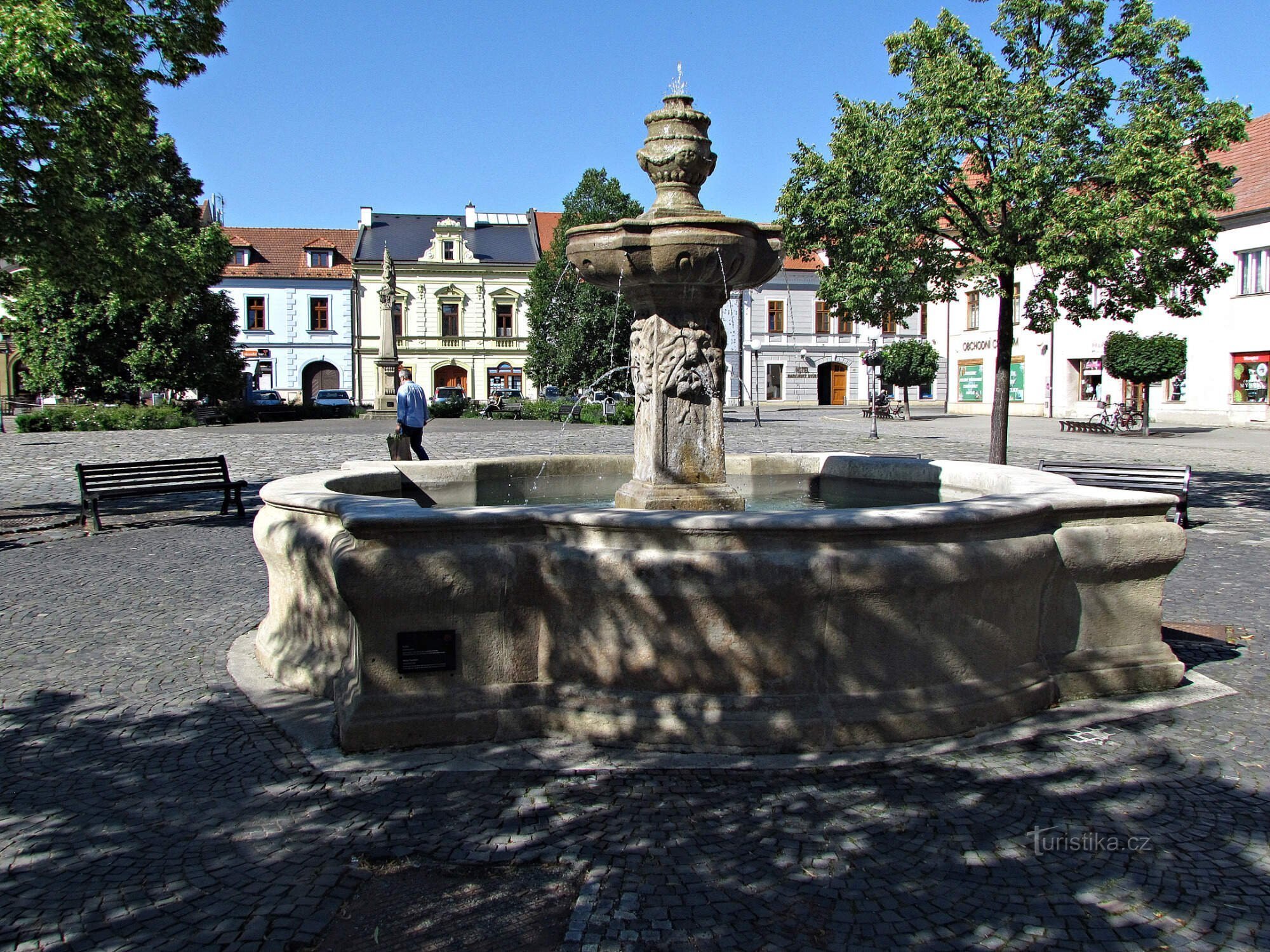 Uherské Hradiště - fontaine sur Mariánské náměstí
