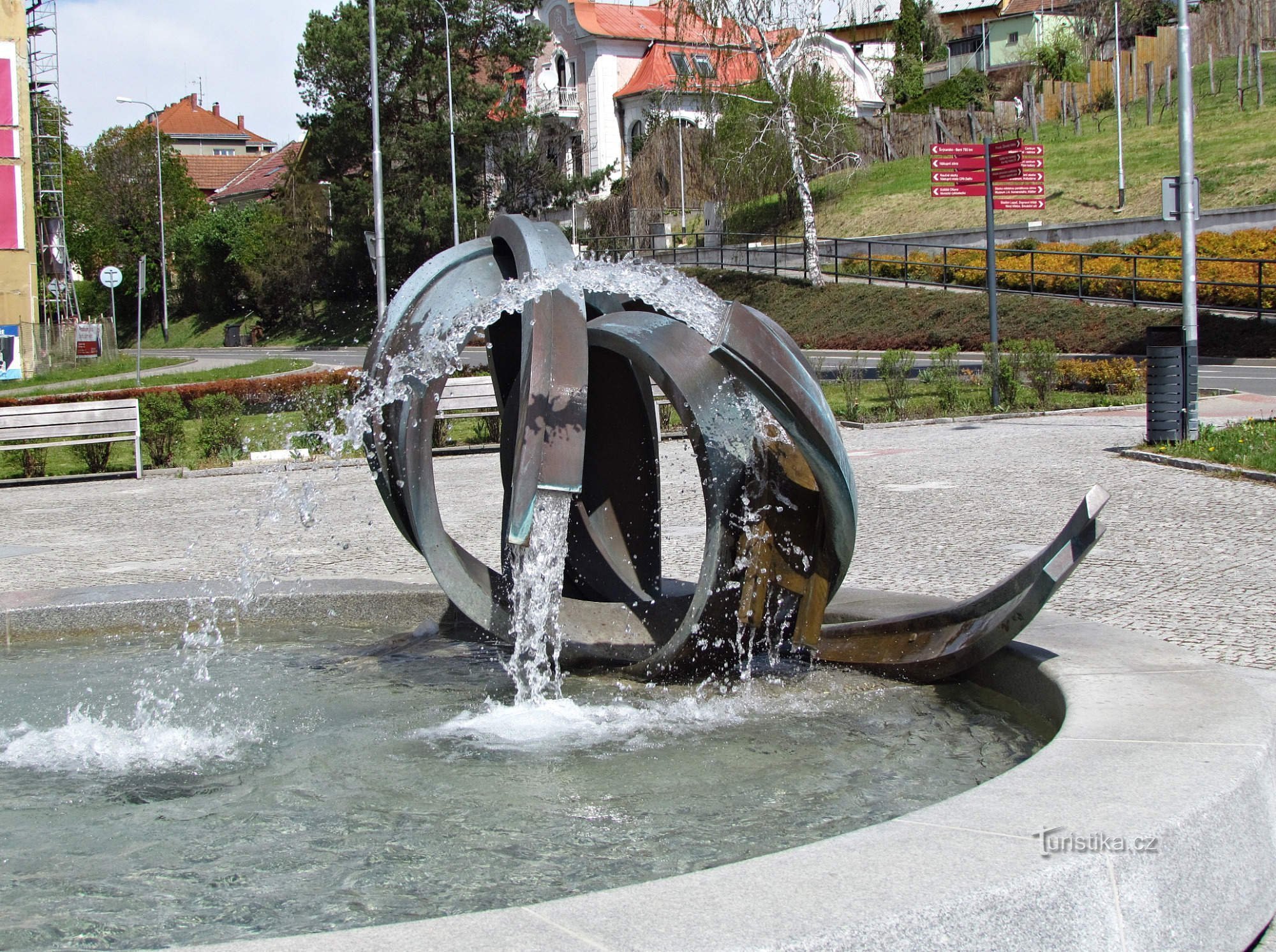 Uherský Brod - 车站旁的喷泉
