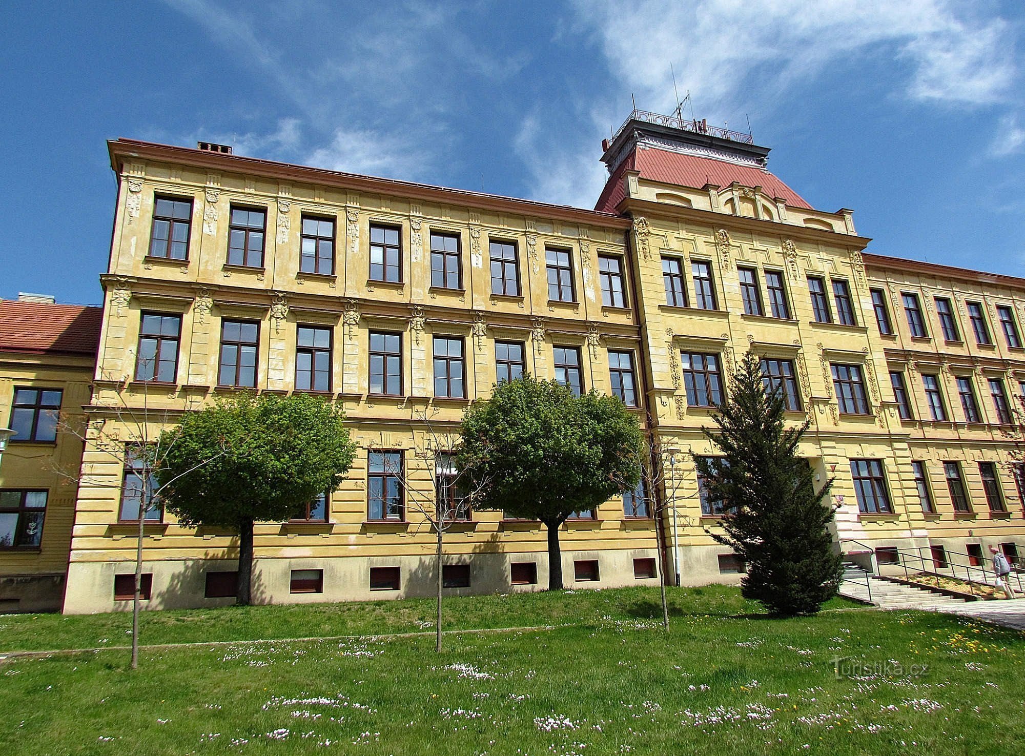 Uherský Brod - zabytkowy budynek szkoły podstawowej