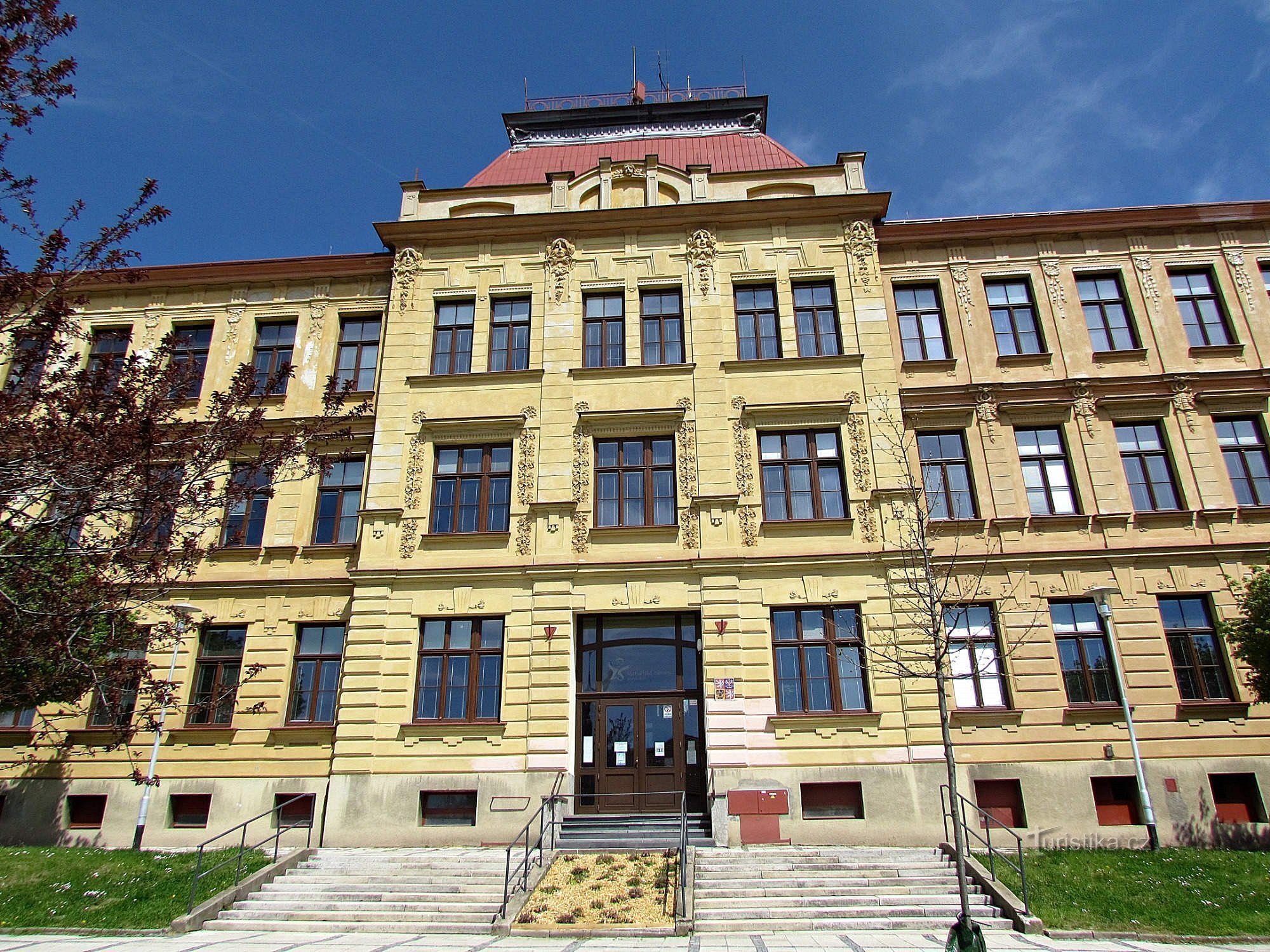 Uherský Brod - historiallinen peruskoulurakennus