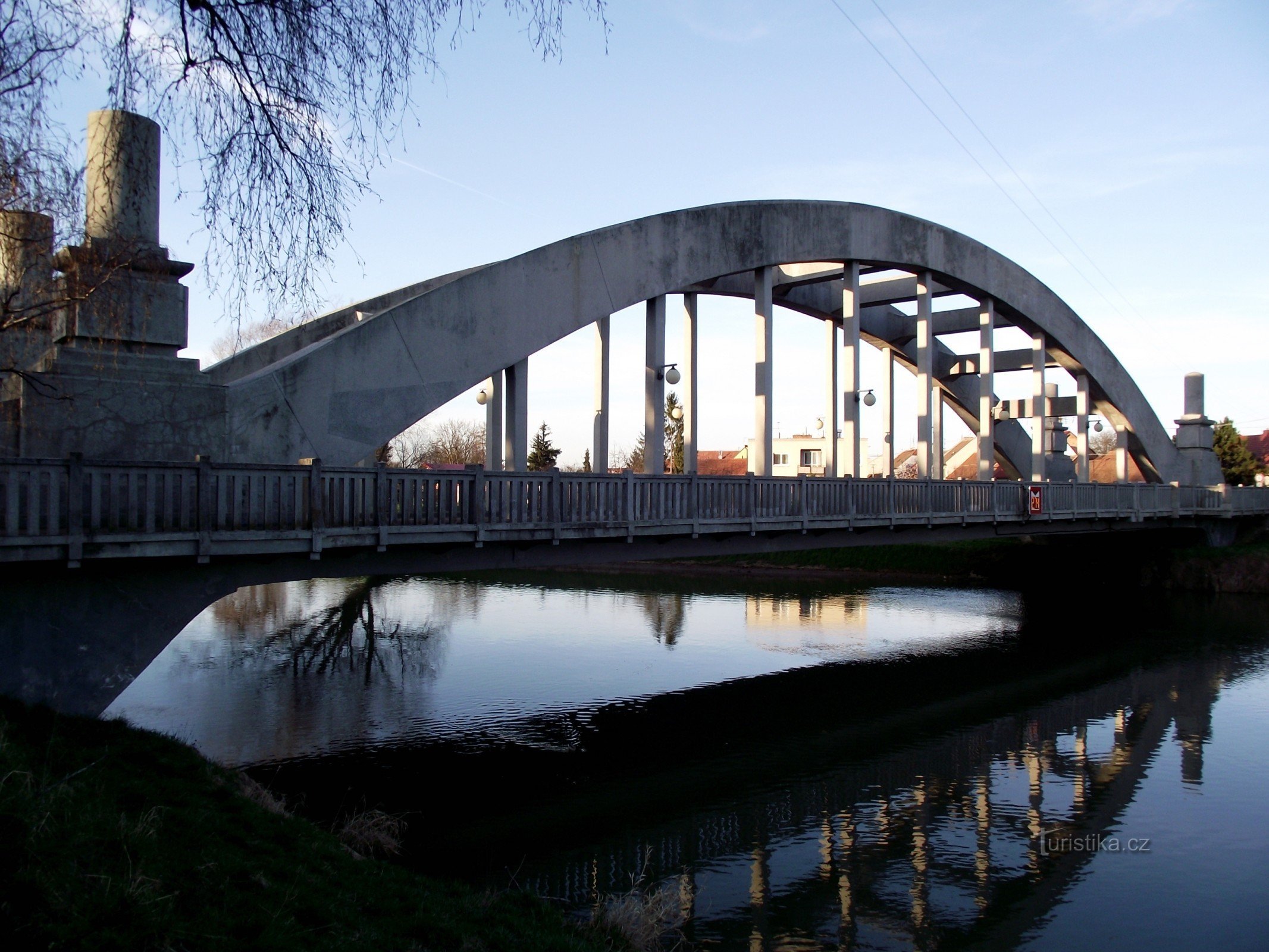 Uherský Ostroh – ponte em arco