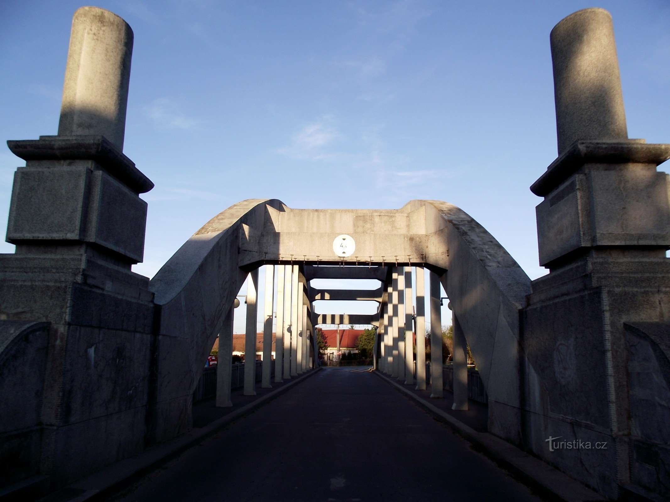 Uherský Ostroh – ponte em arco