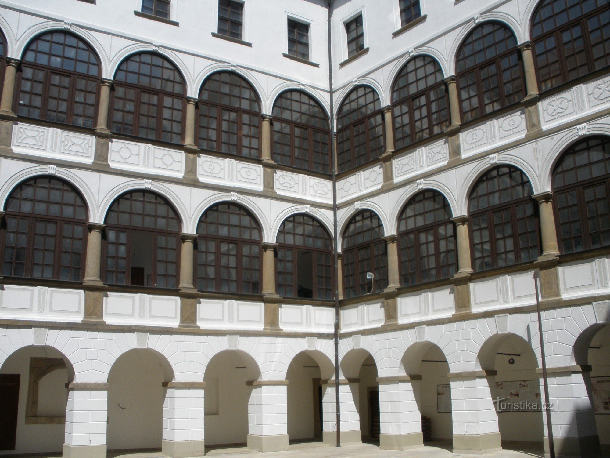 Patio del castillo de Uherský Ostroh