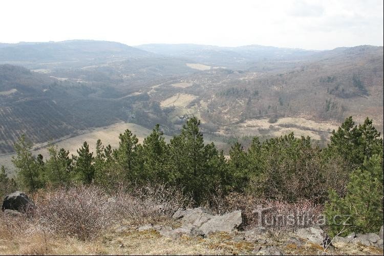 Úhošť - Aussicht: Von Úhošť gibt es schöne Aussichten wie diese auf das Doupovské hory