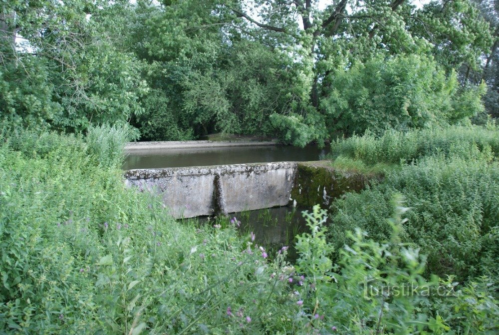 Uhřičice (near Kojetín) – Vantroka aqueduct