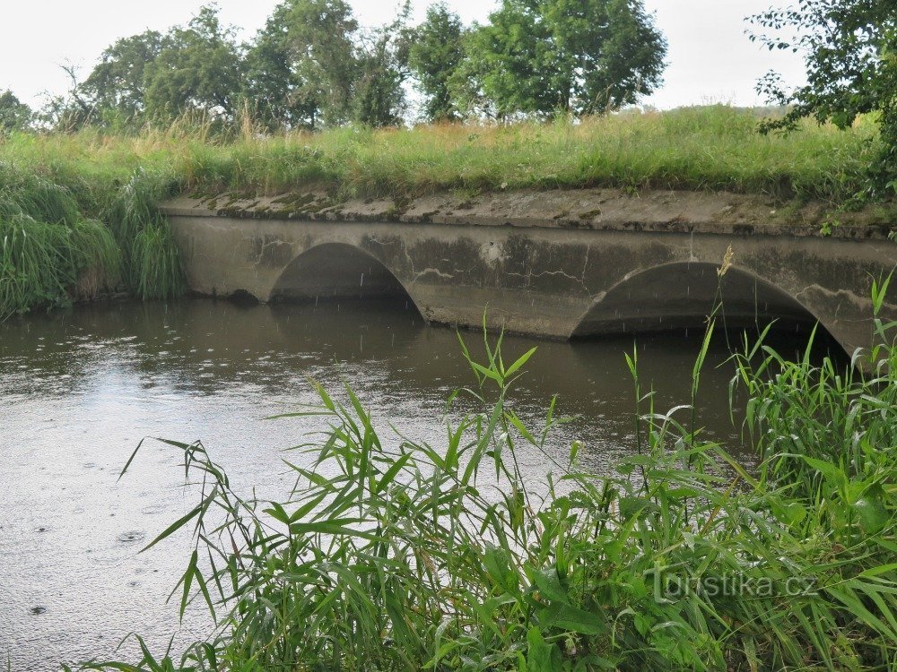 Uhřičice (nabij Kojetín) – Sifon, kruispunt van waterlopen