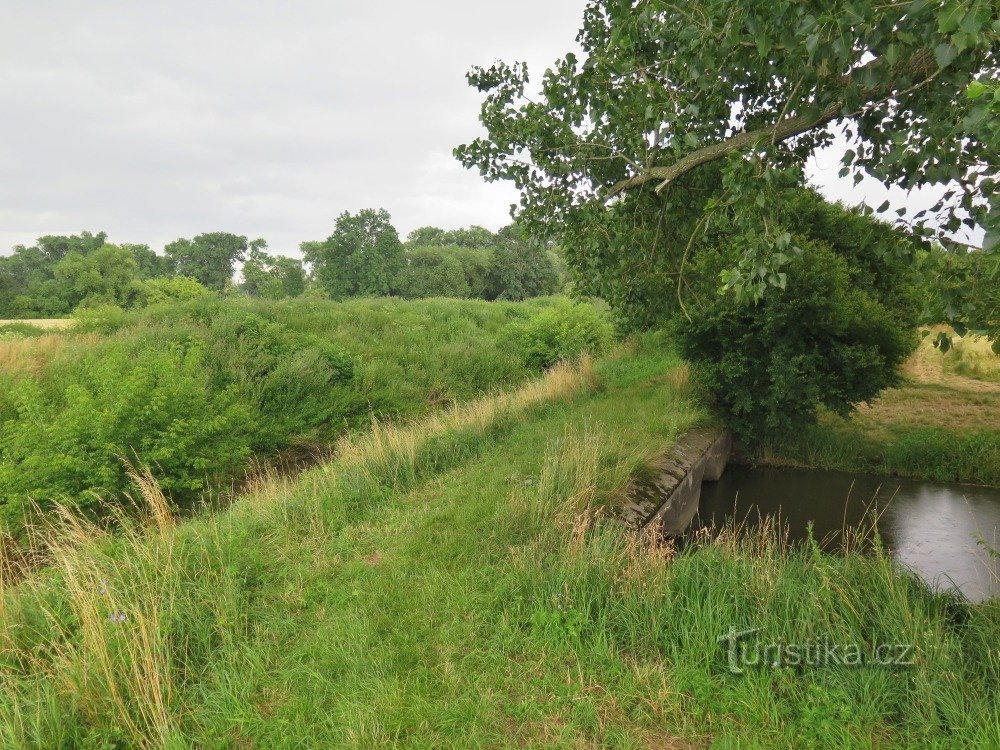 Uhřičice (near Kojetín) – Siphon, crossroads of watercourses