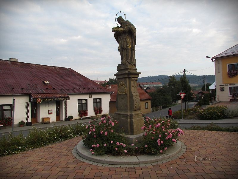 Újezd u Valašských Klobouk náves