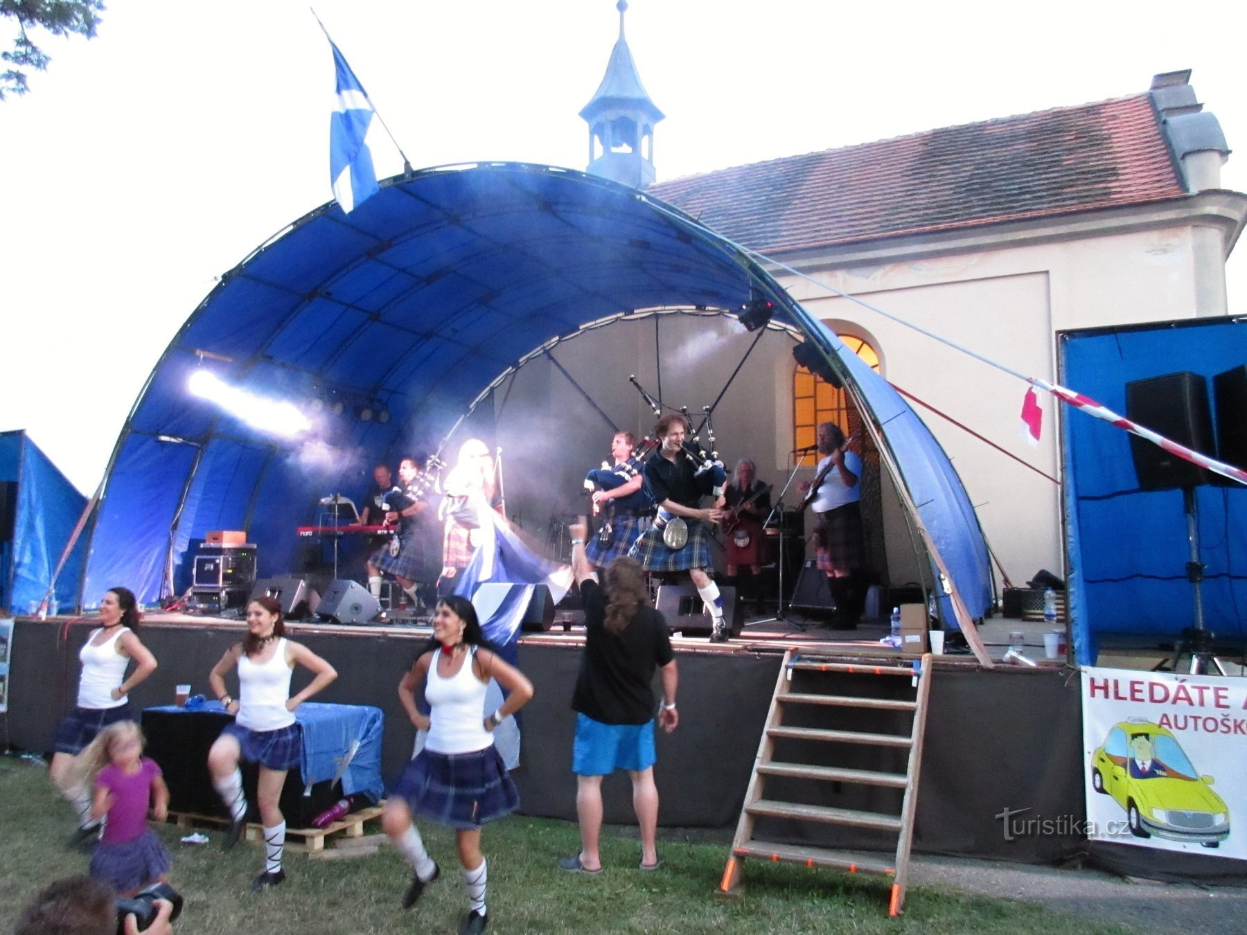 Sample van het festival Schotland in Kostelík
