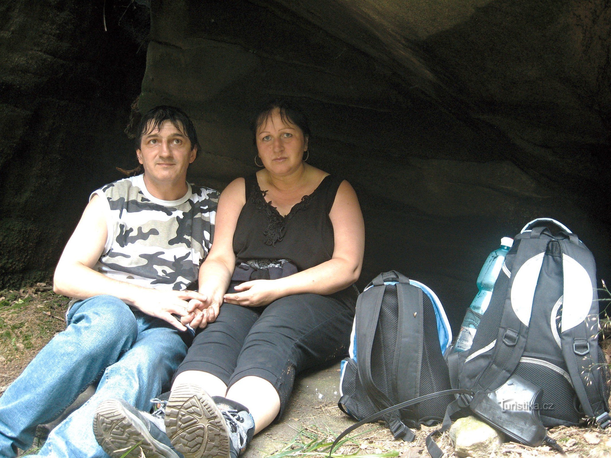 Skydd från regnet i en grotta