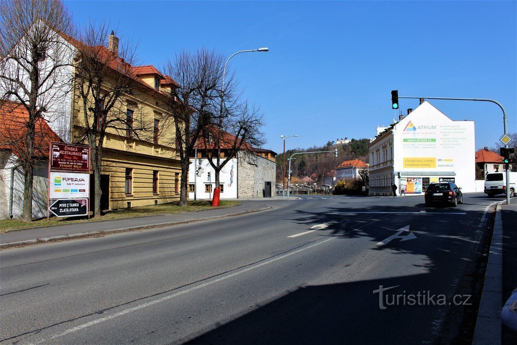 Ulica Příkopy blizu mostu