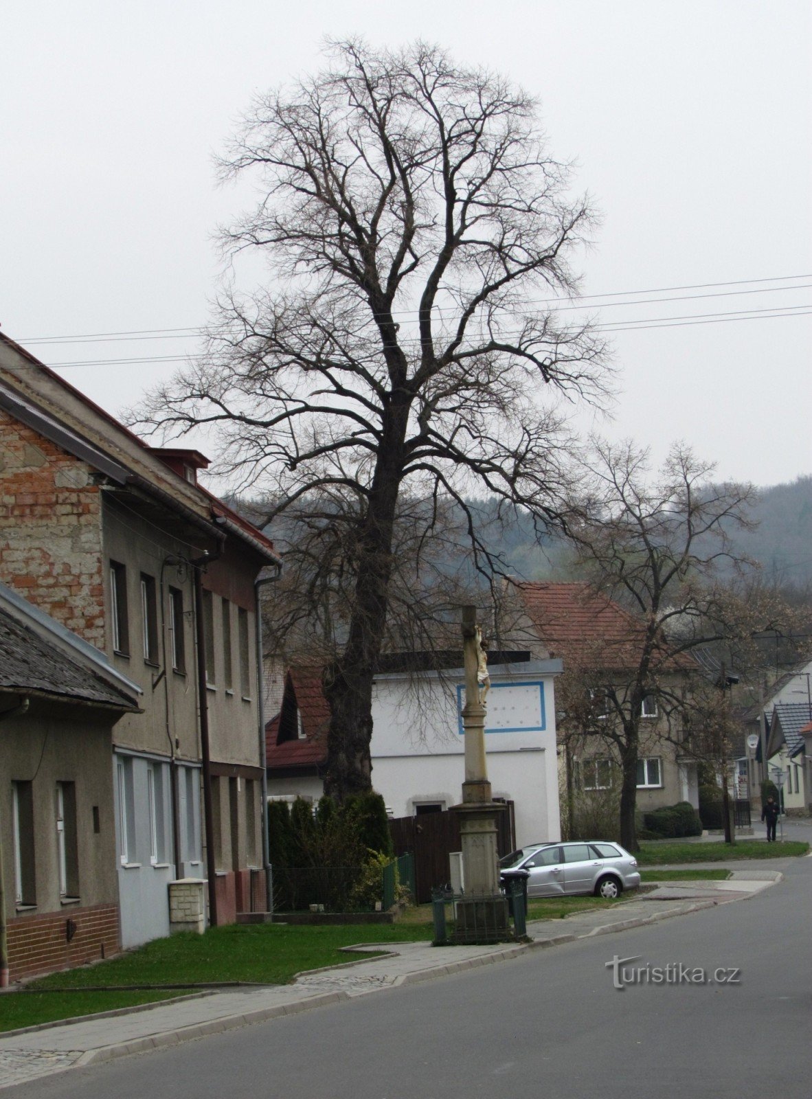 gata som leder från Dřevnice till centrum