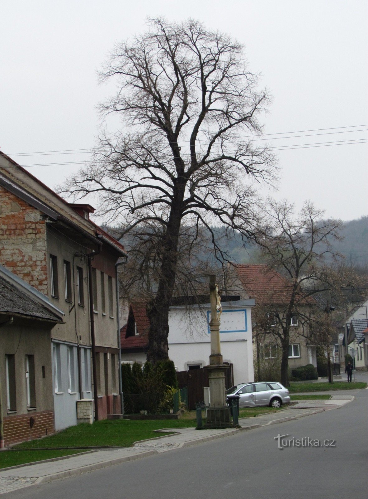 calle que conduce de Dřevnice al centro