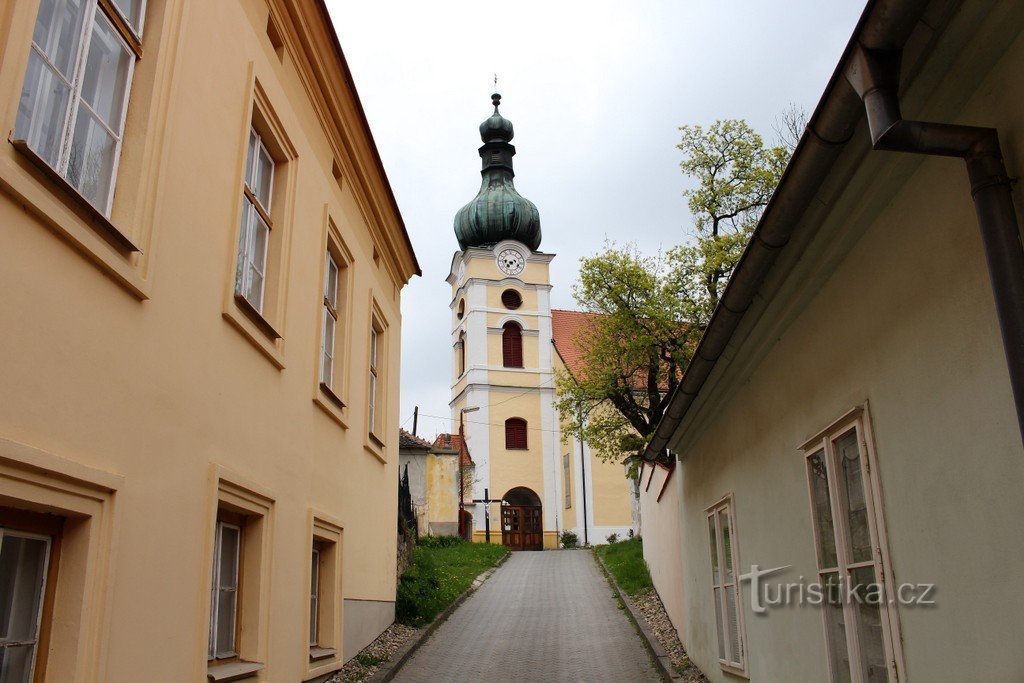 Alley to the church