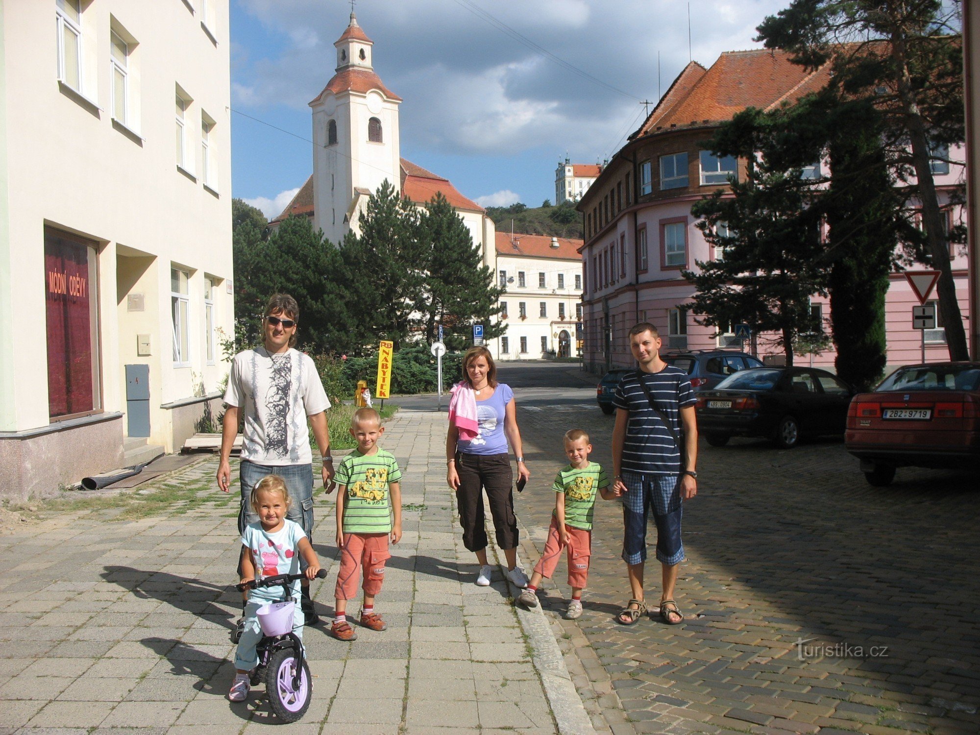 les rues autour de la place