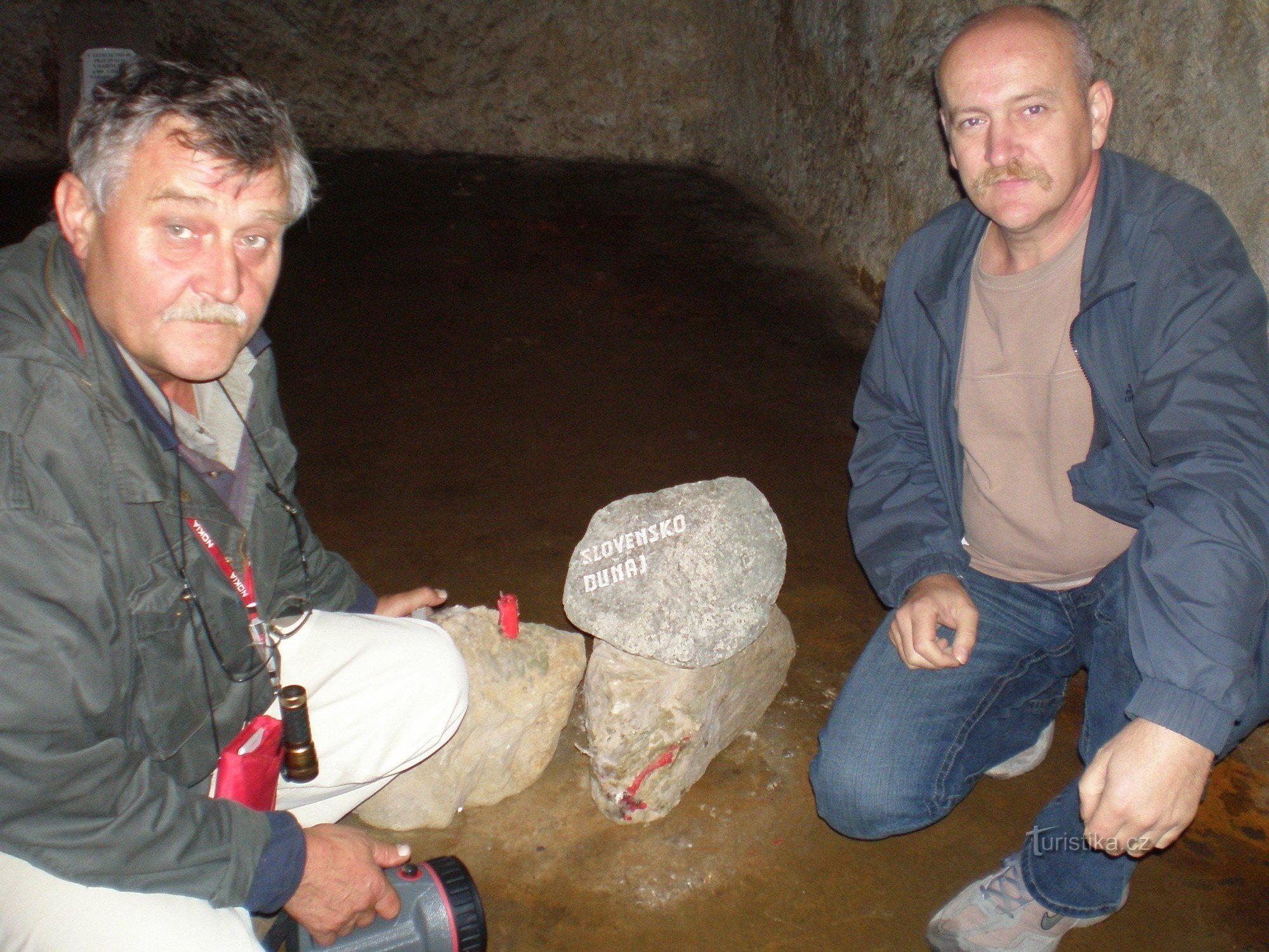 Depositing a stone from the Danube