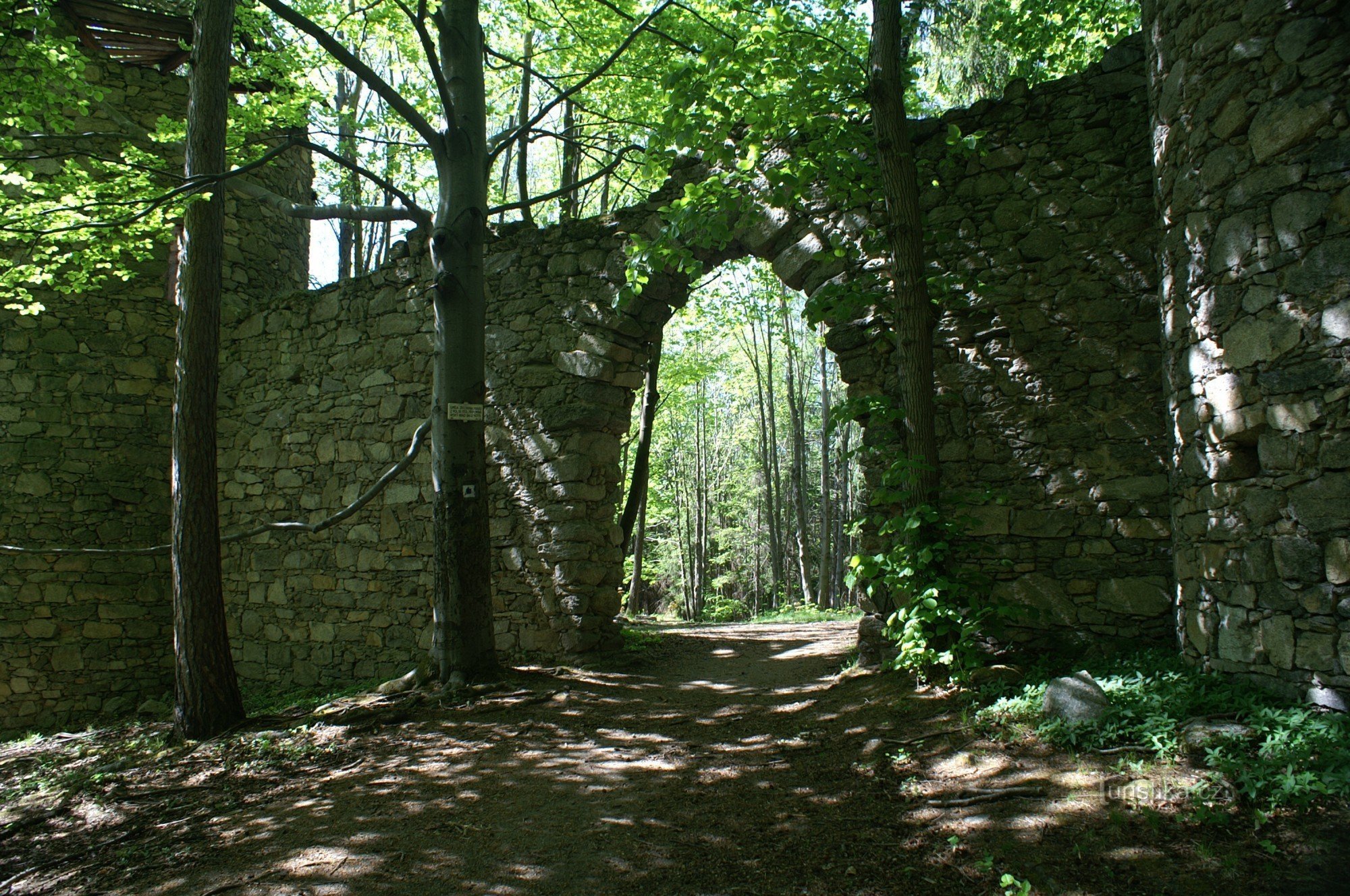 Ballymotte Man-made Ruins - gateway