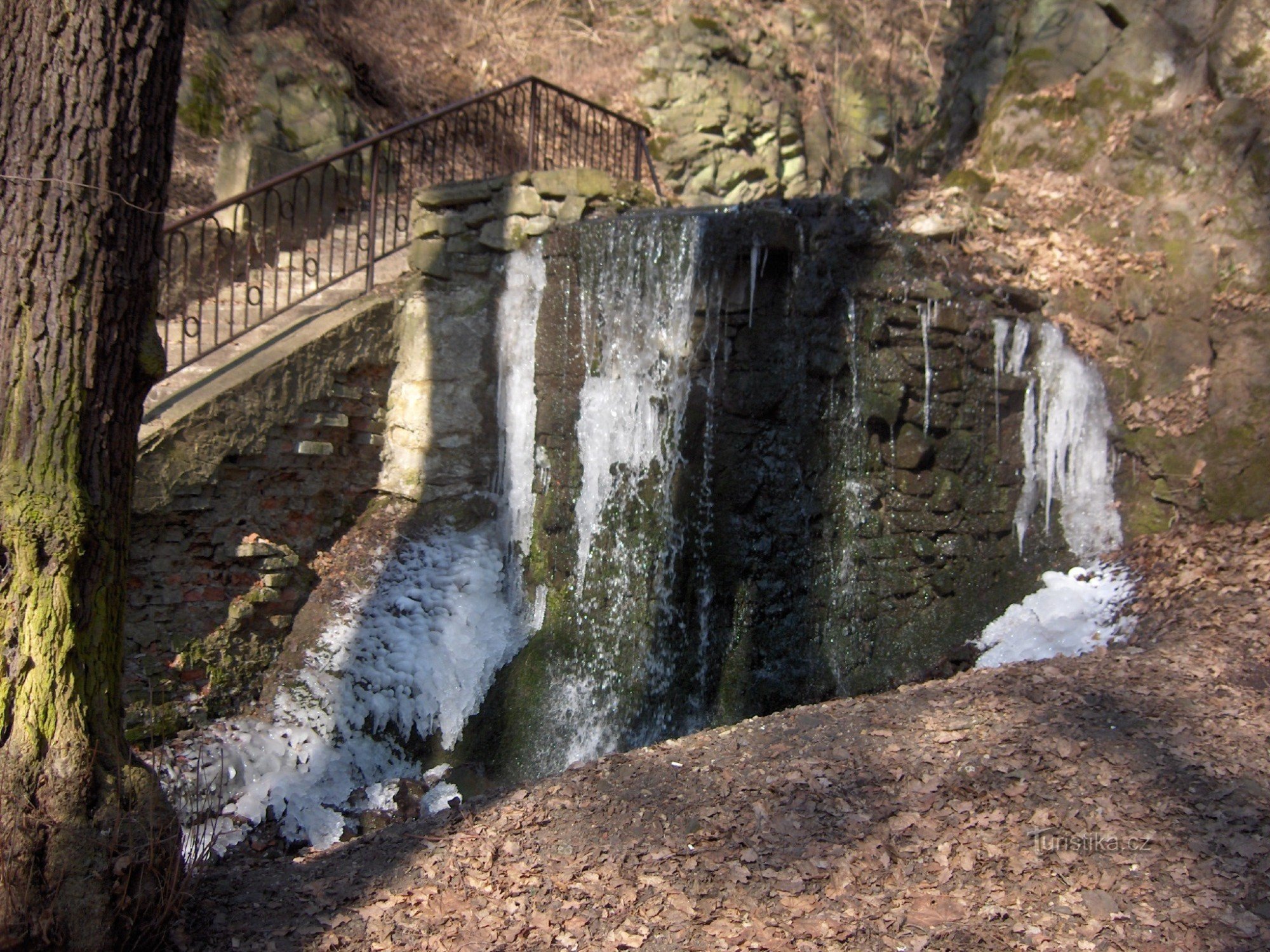 kunstmatige waterval in de Bertina-vallei