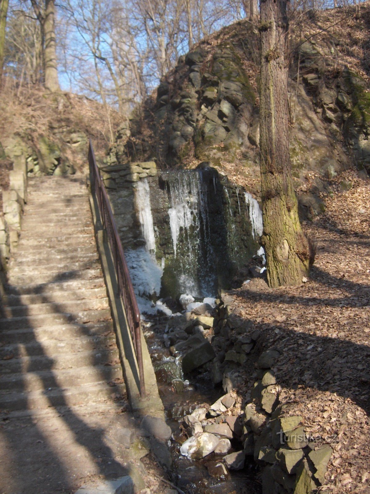 cascada artificial en el valle de Bertina