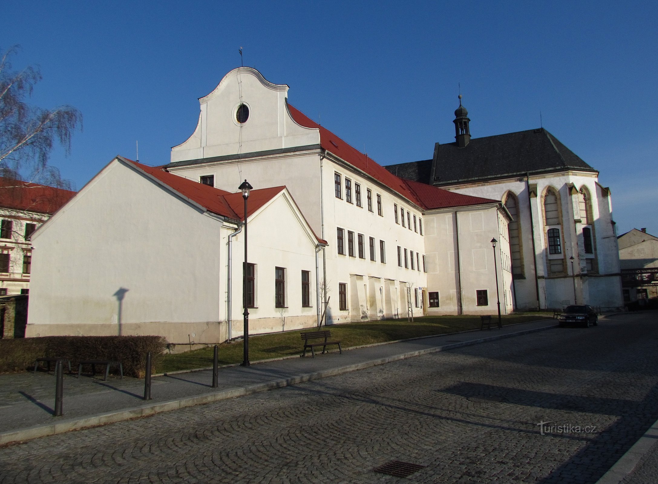 Uničov - kostel Povýšení sv.Kříže a bývalý minoritský klášter
