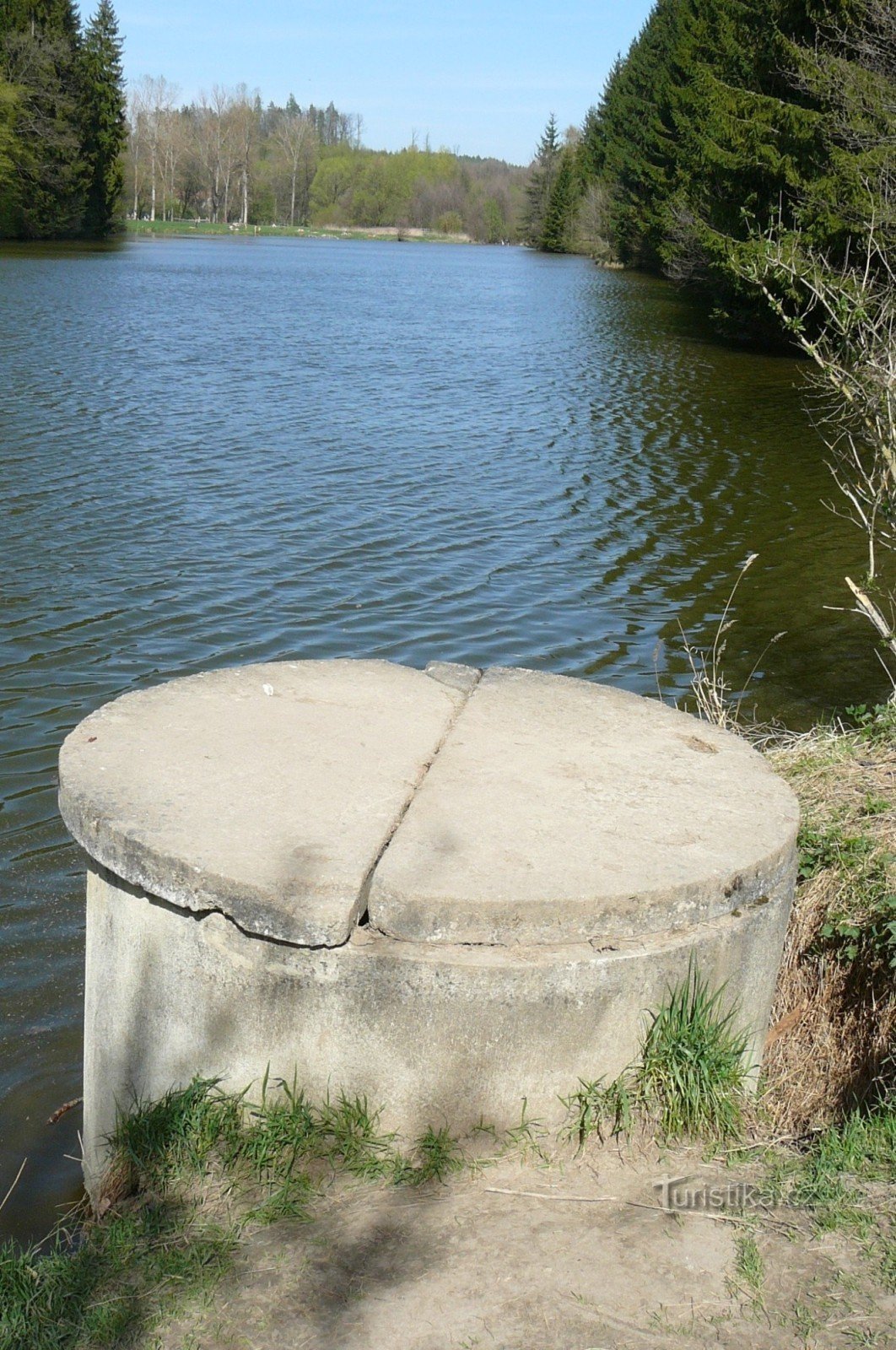 The very first dive of Říčka is already in the Pod Hádkem pond in this circuit