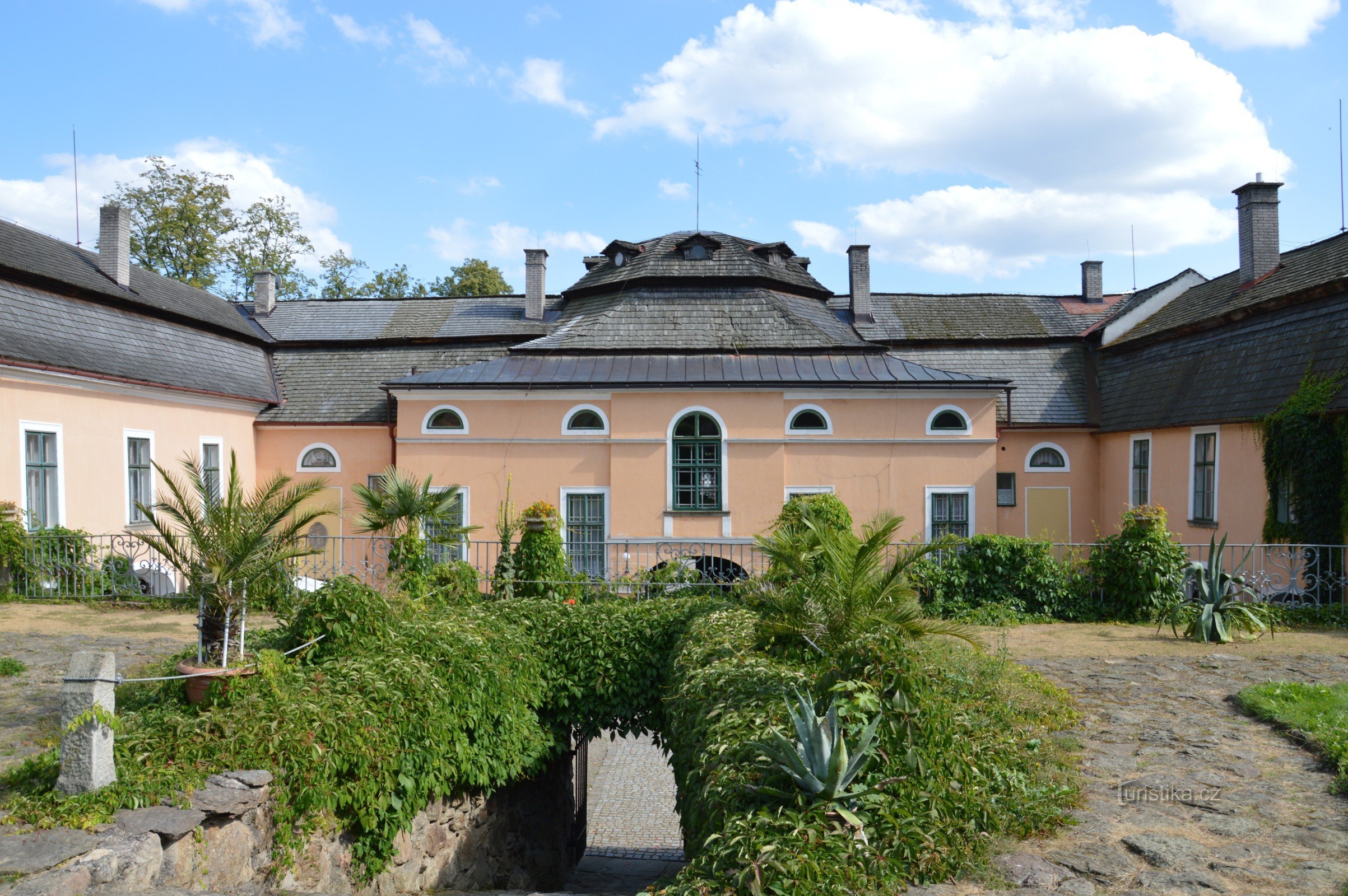 Úsobí - uitzicht vanuit de tuin