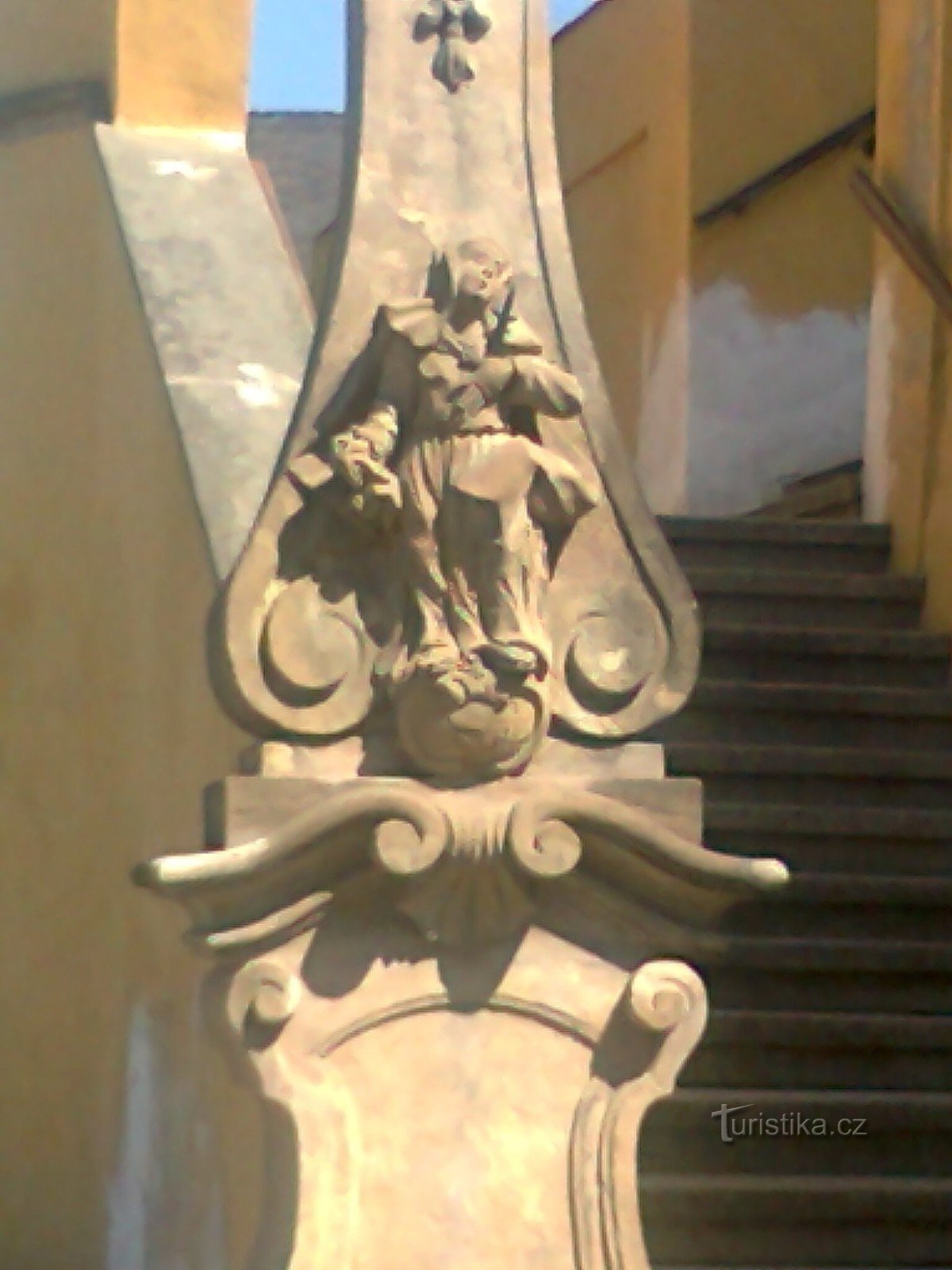 Úsov - cây thánh giá của St. Hoa loa kèn