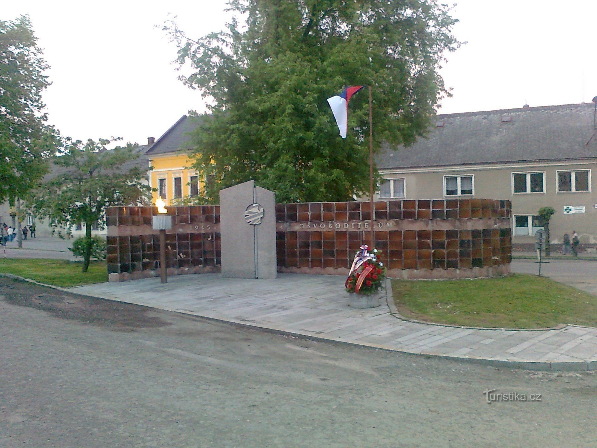 Úsov - 二战遇难者纪念碑