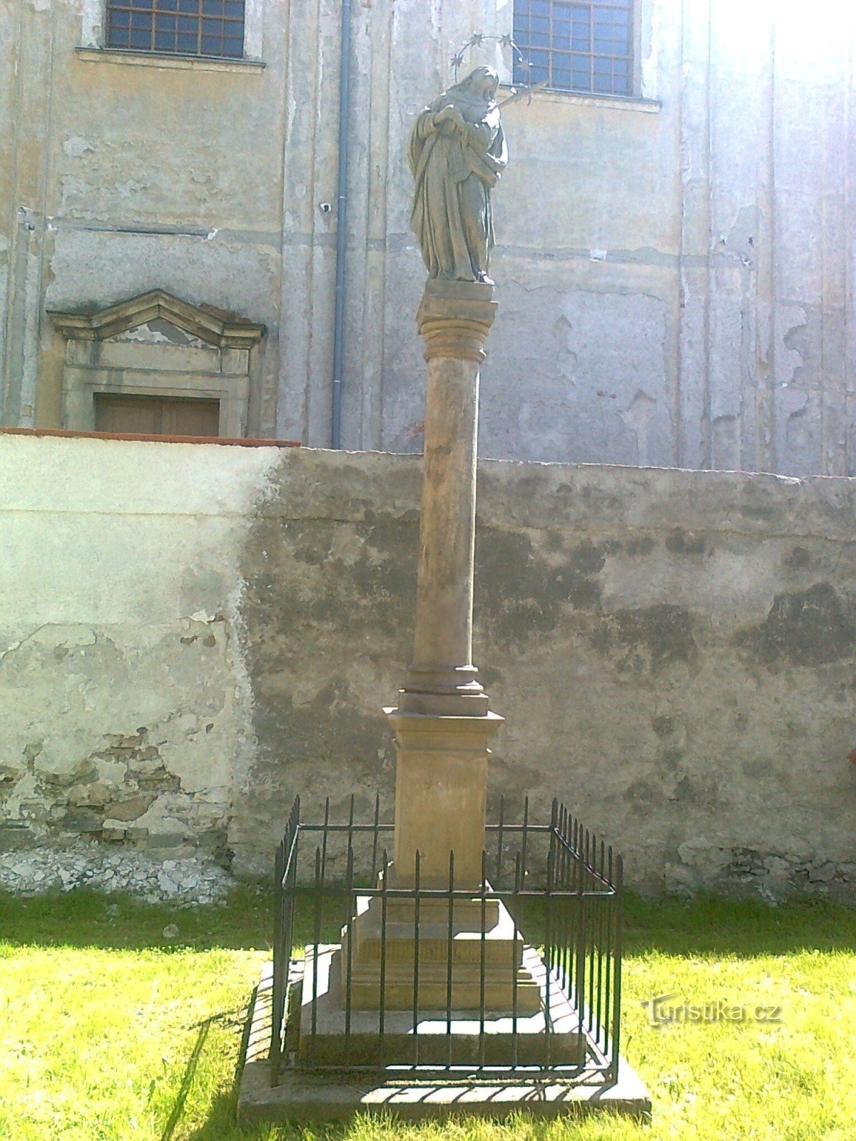 Úsov - estatua de la Virgen María