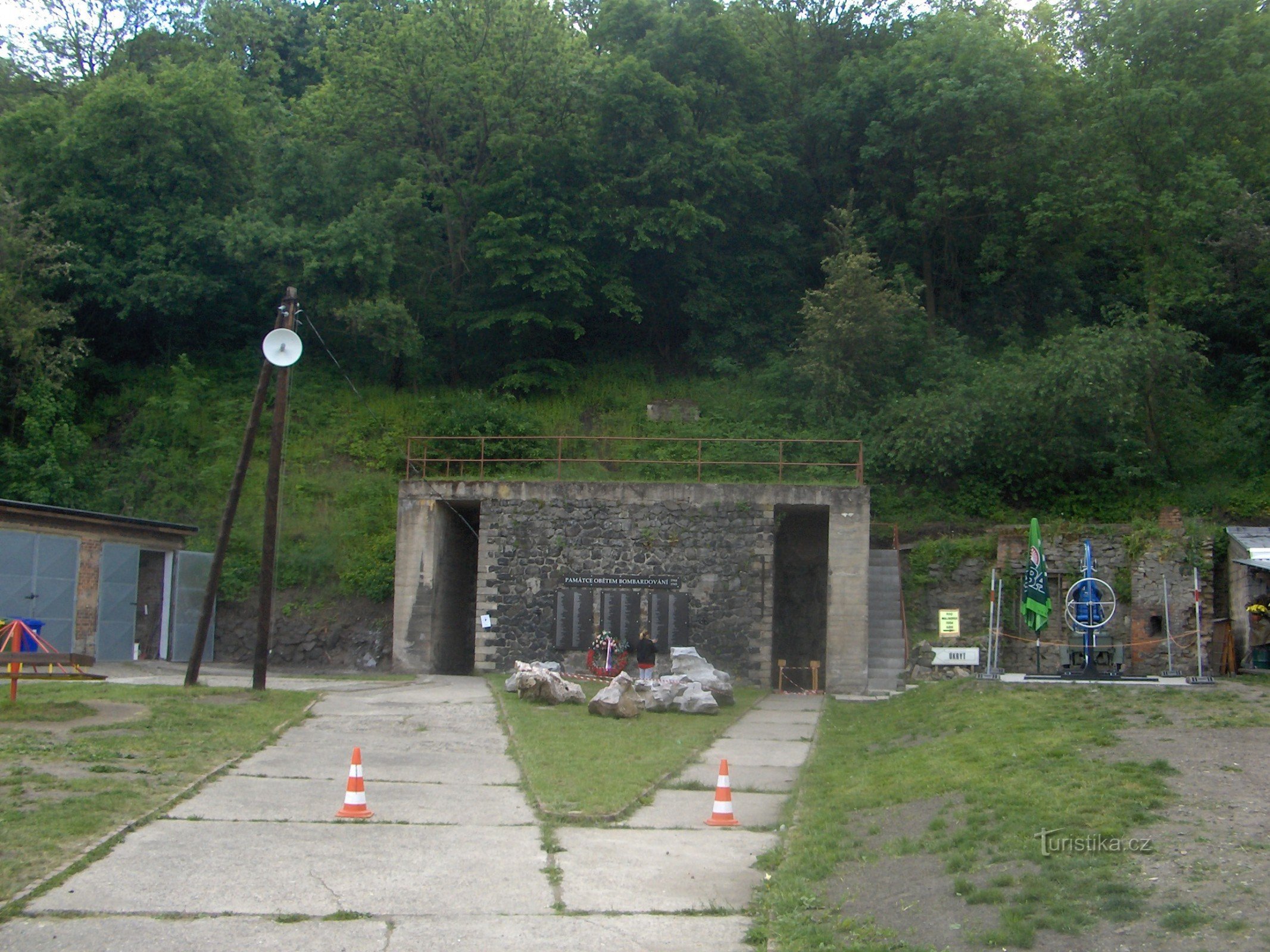 Usti bajo tierra