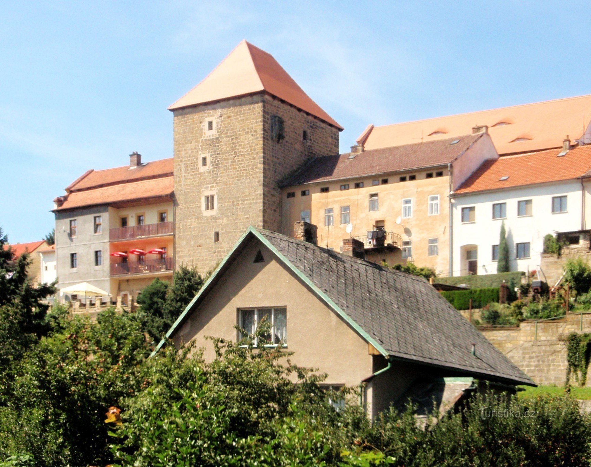 Úštěk med Picard Tower