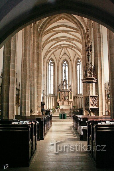 Ústí nad Labem - Neitsyt Marian taivaaseenastumisen kirkko