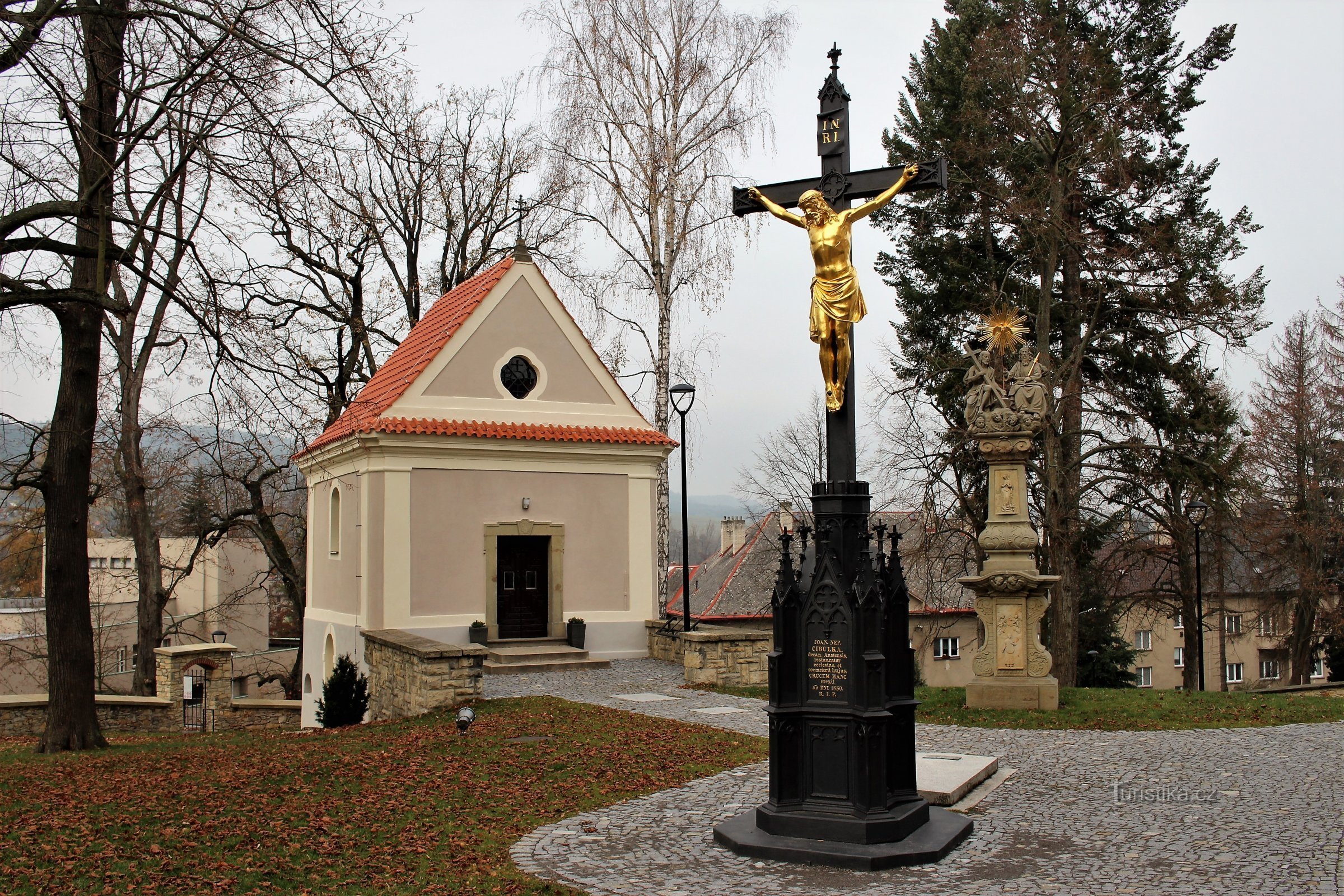 Ústí nad Orlicí - park u kostela