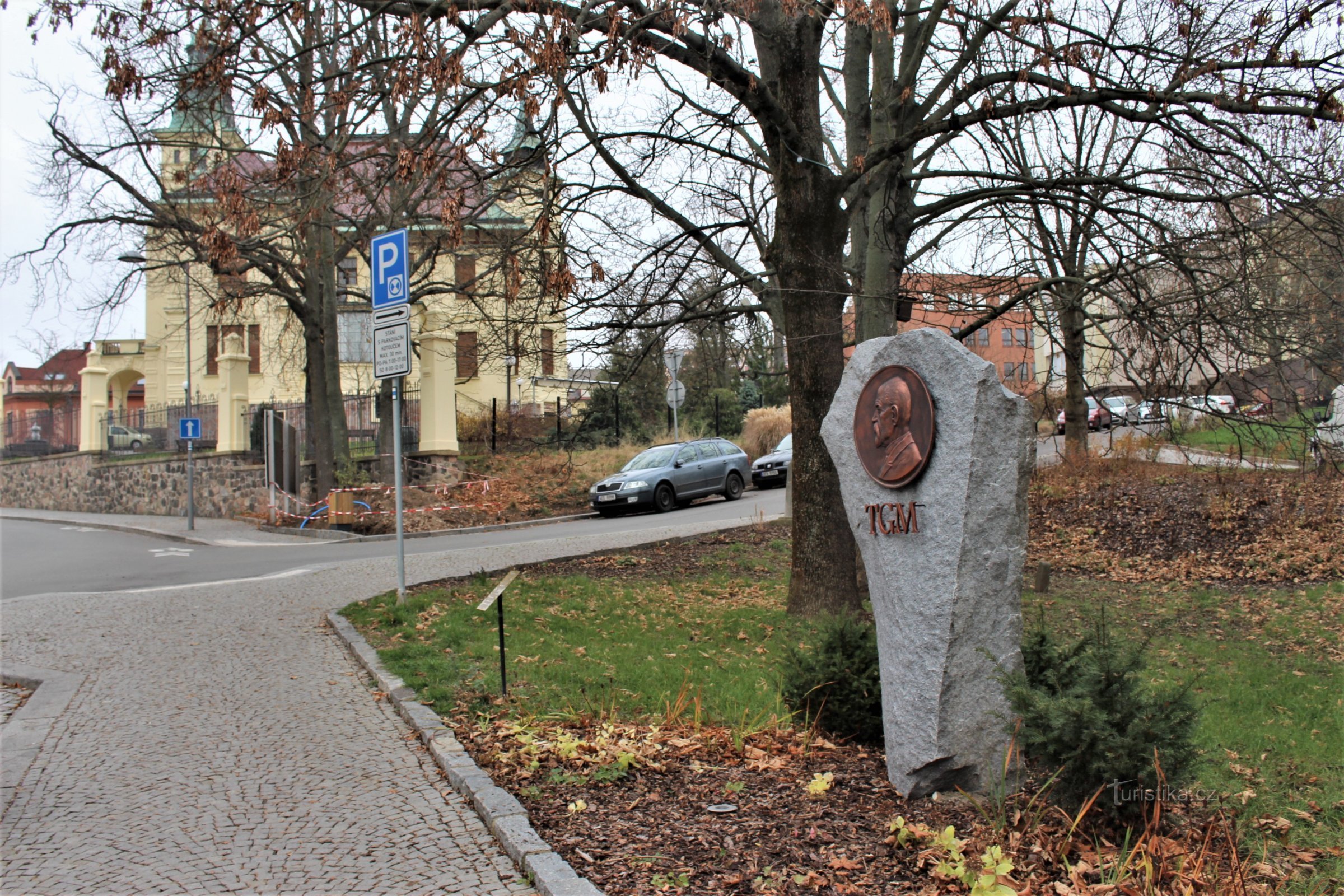Ústí nad Orlicí - relevo com um retrato de TGM