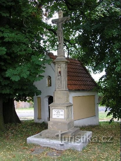 mondkapel en oversteek langs de weg Olomouc-Konice