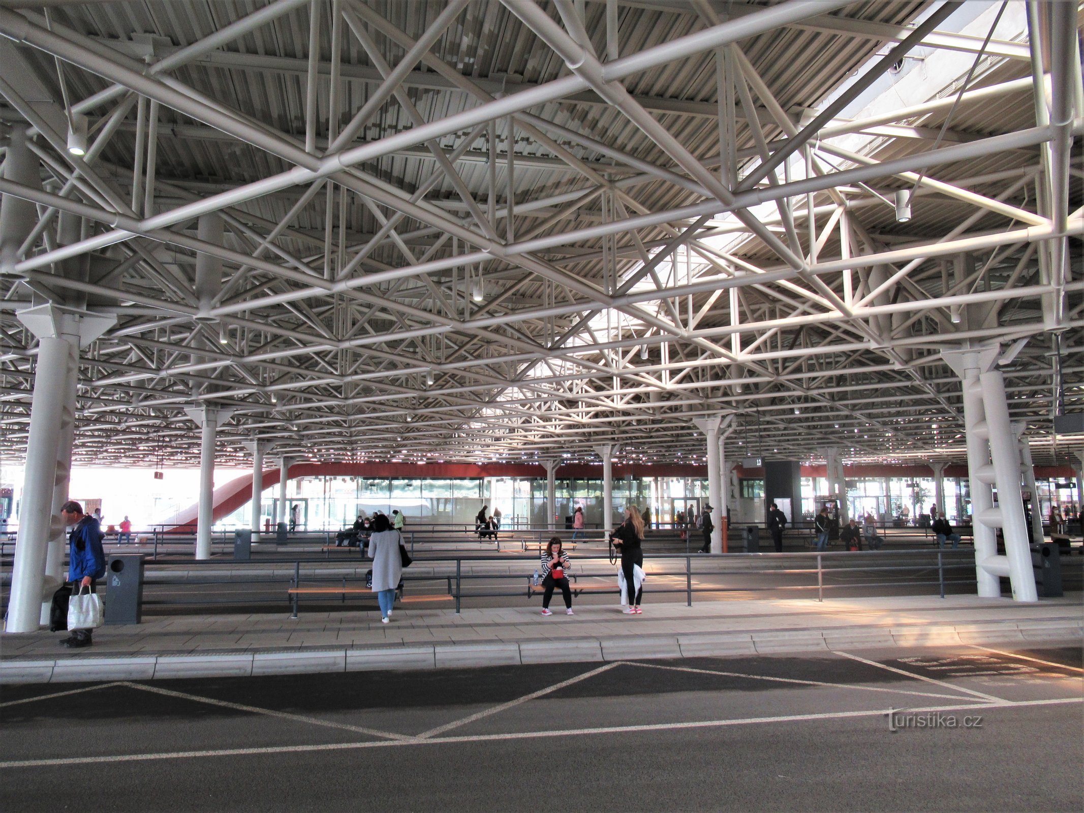 Zentraler Busbahnhof Zvonařka nach der Rekonstruktion im Jahr 2021