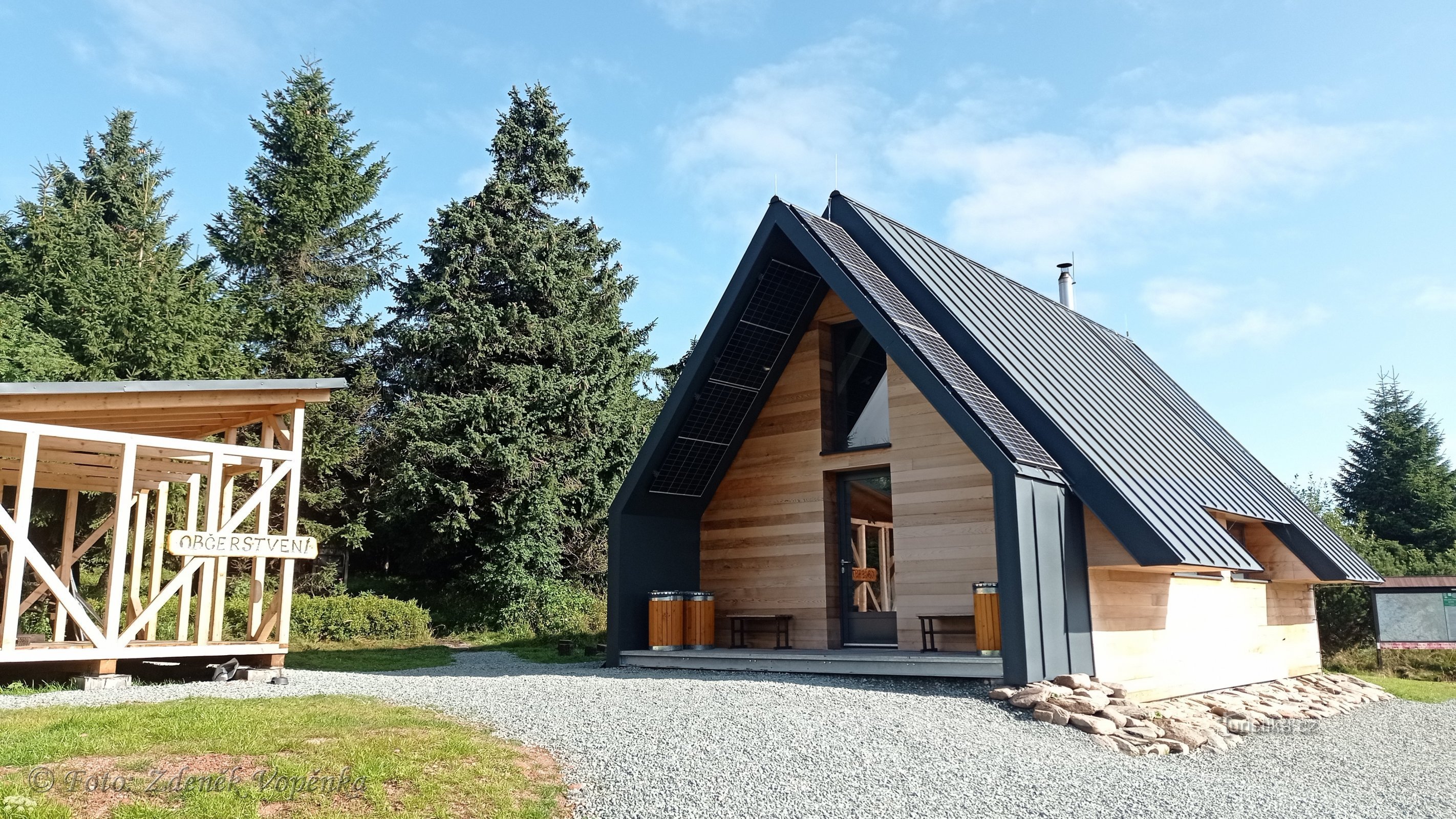 Cabane en rondins confortable.