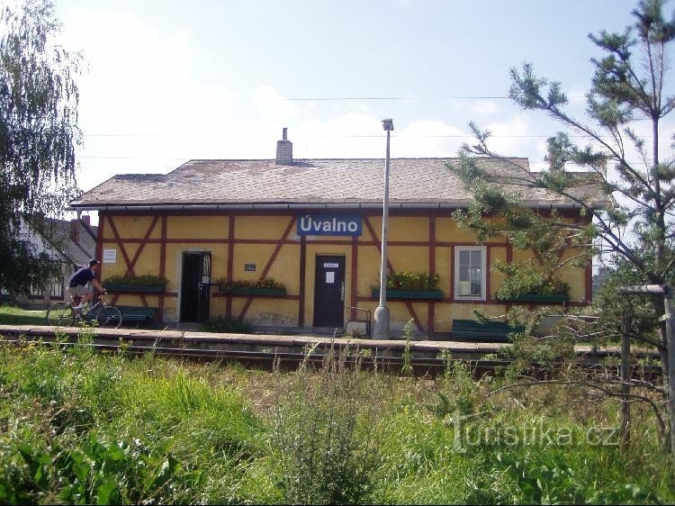 Estação ferroviária de Úvalno: Úvalenské nádraží