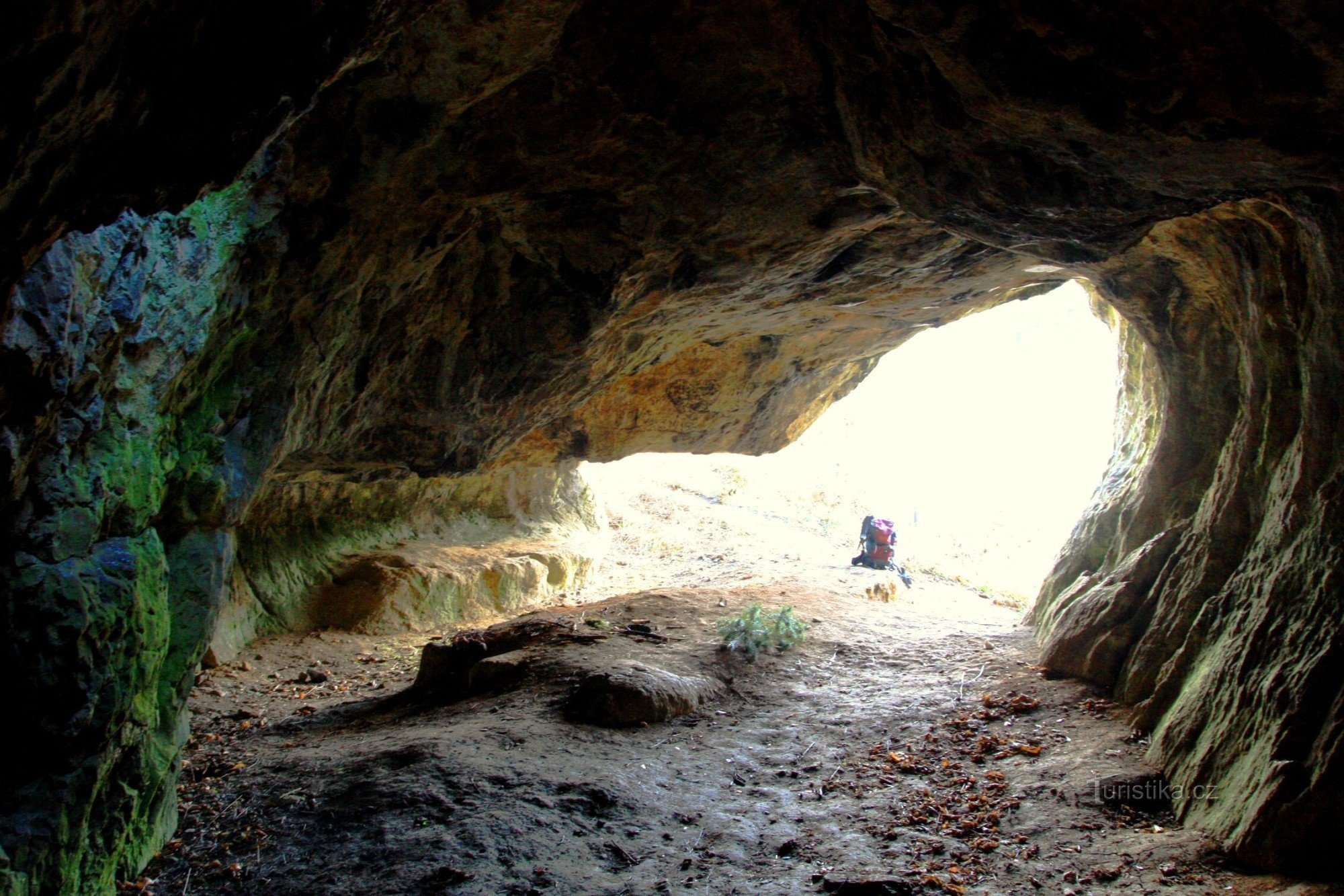 Dentro de la cueva gitana