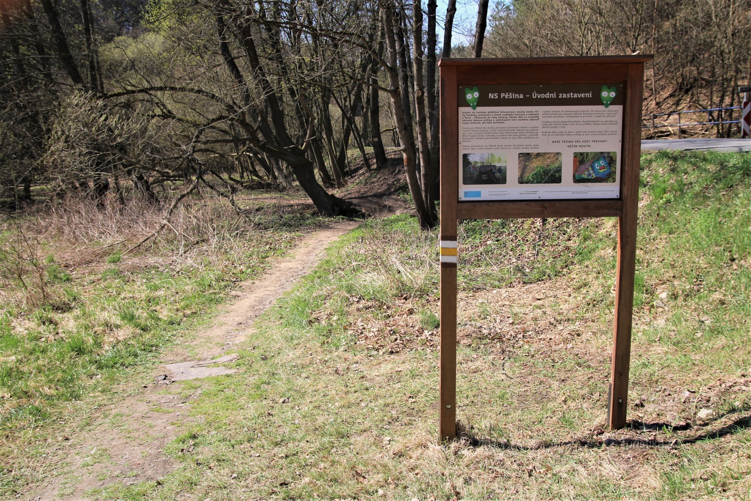 Introductory information board at the beginning of the educational trail