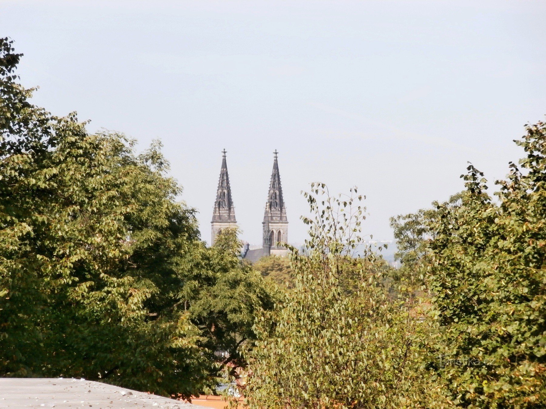 Je vois déjà les tours de la cathédrale St. Pierre et Paul