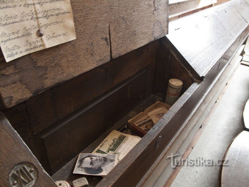 Lockable boxes in the benches