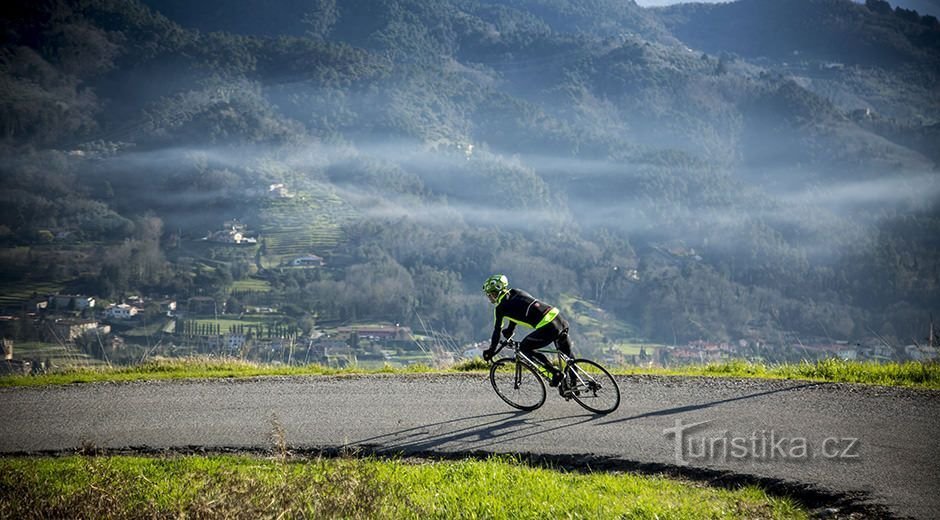 Bucurați-vă de excursii cu bicicleta chiar și pe vreme rece!