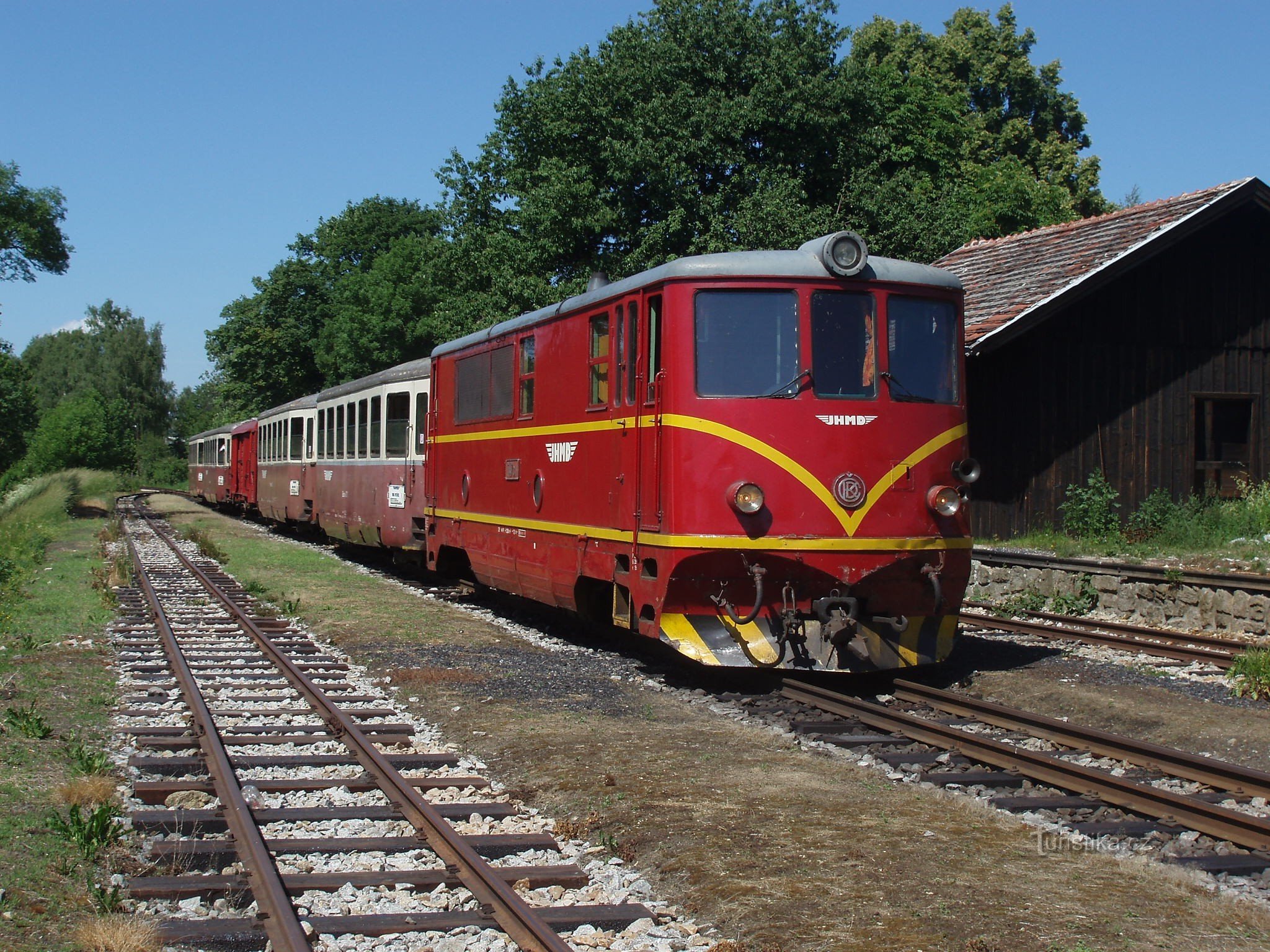 Un tren cu ecartament îngust