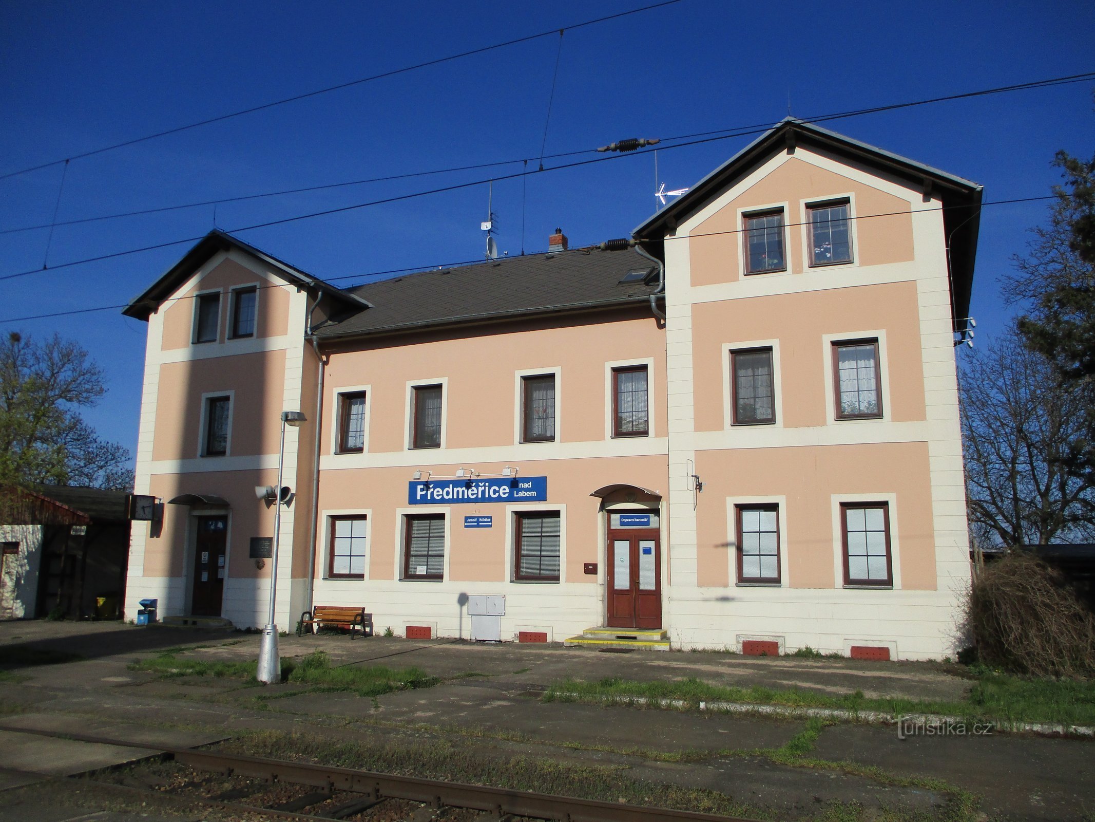 In der Gasse Nr. 130 (Předměřice nad Labem, 11.4.2020)