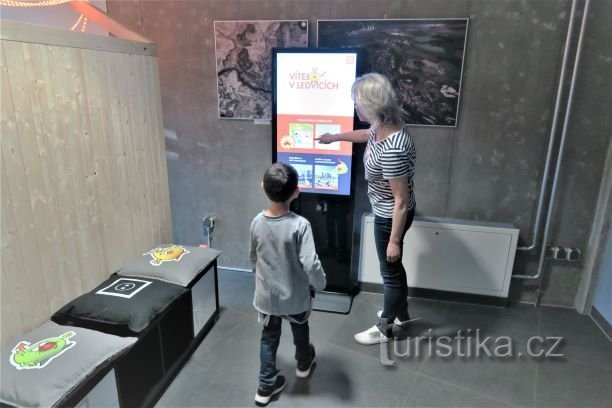 In the children's corner, little energy experts learn everything about electricity generation in a fun way.