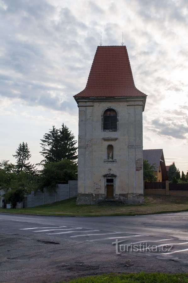 Takšen zvonik imajo tudi v Drevčicah