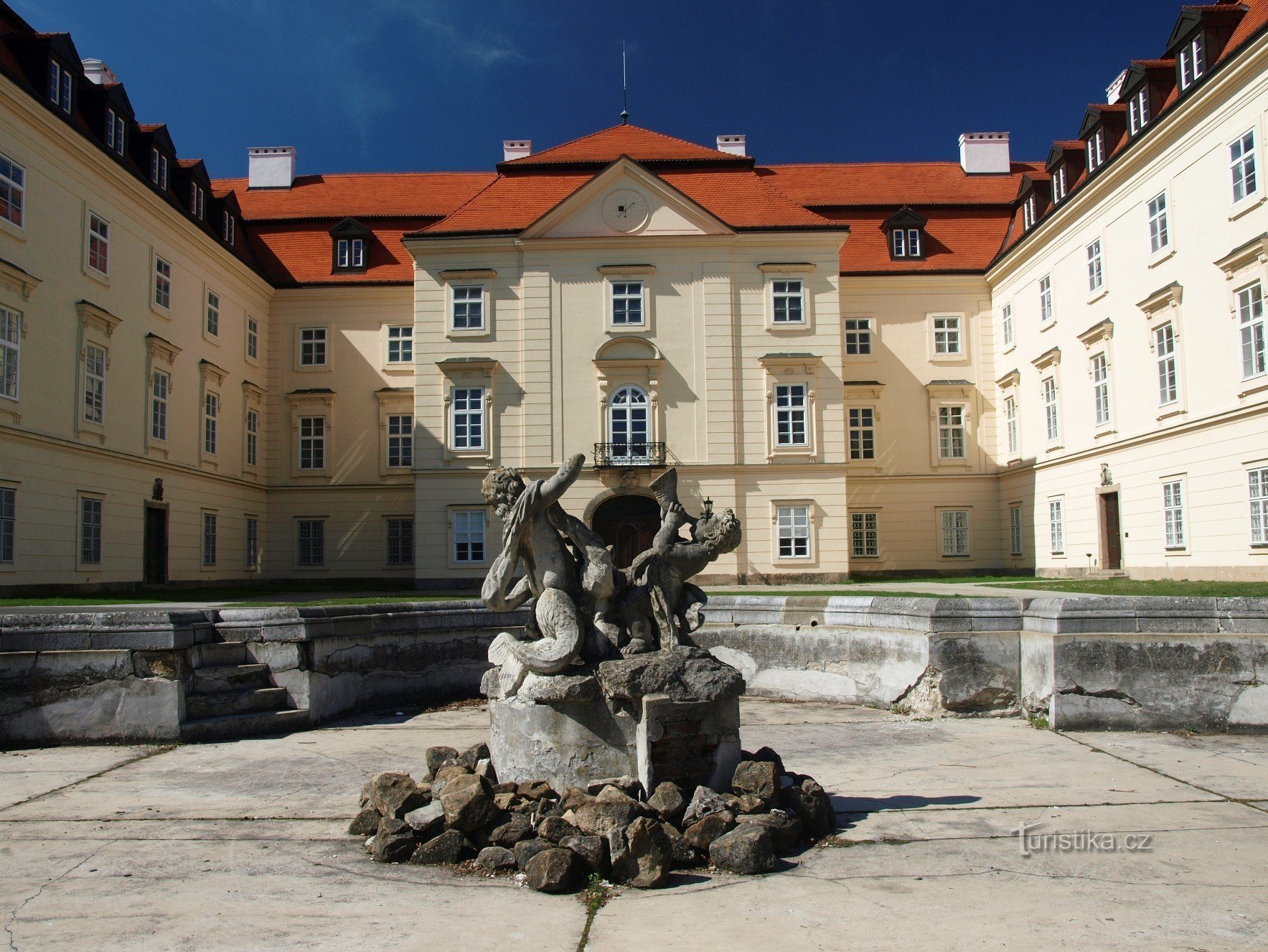 An heißen Sommertagen finden Sie im Schloss in Napajedlý Abkühlung