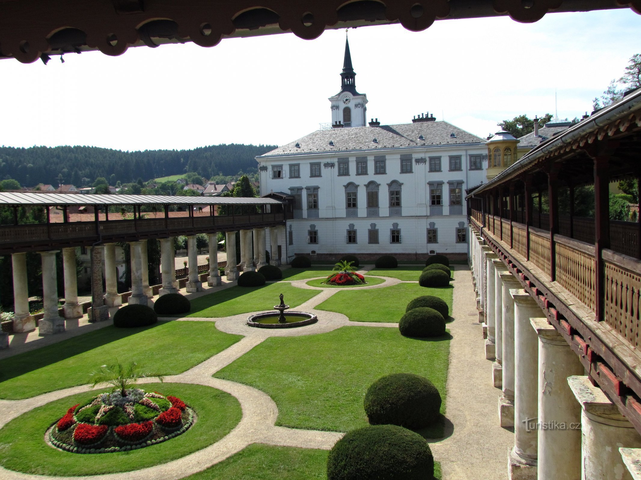 În Lysice la castel și la subsol