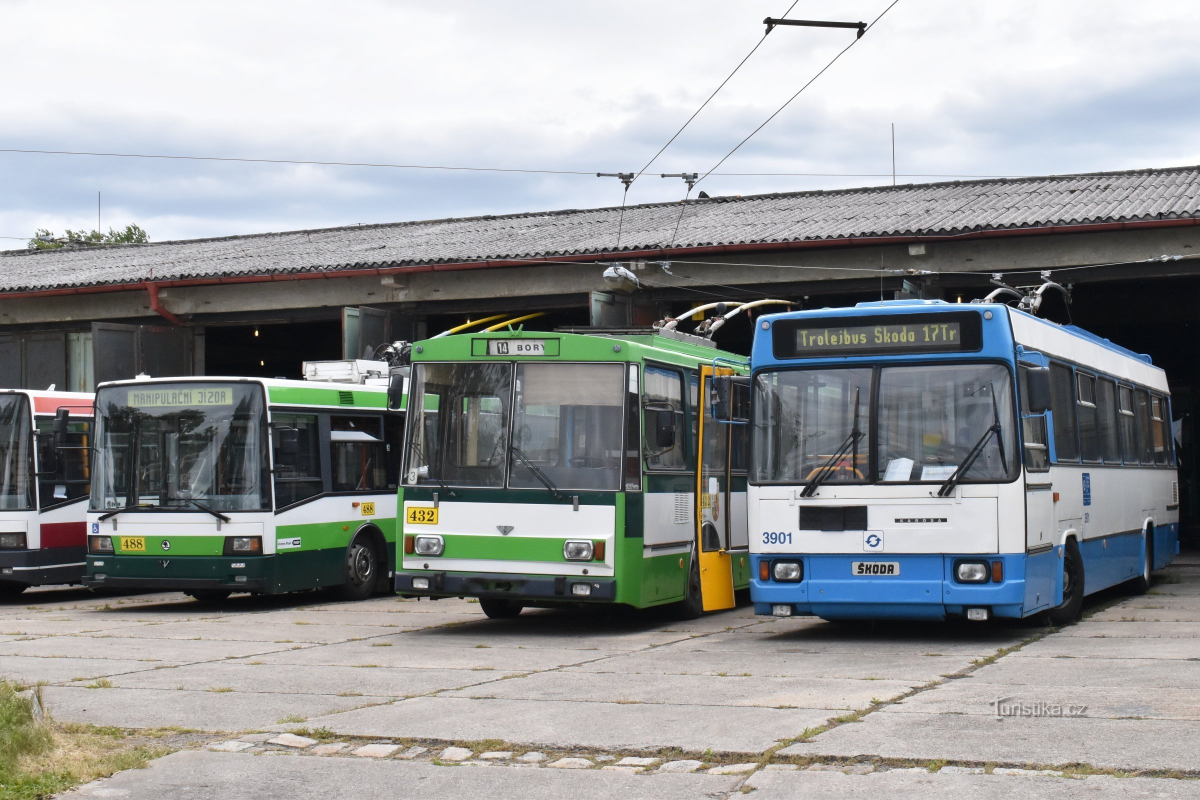 V muzeu je k vidění řada trolejbusů, převážně z Plzně, jeden vůz pochází také z 